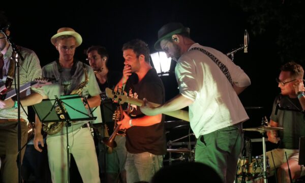 (c) Roberto Bob Motta